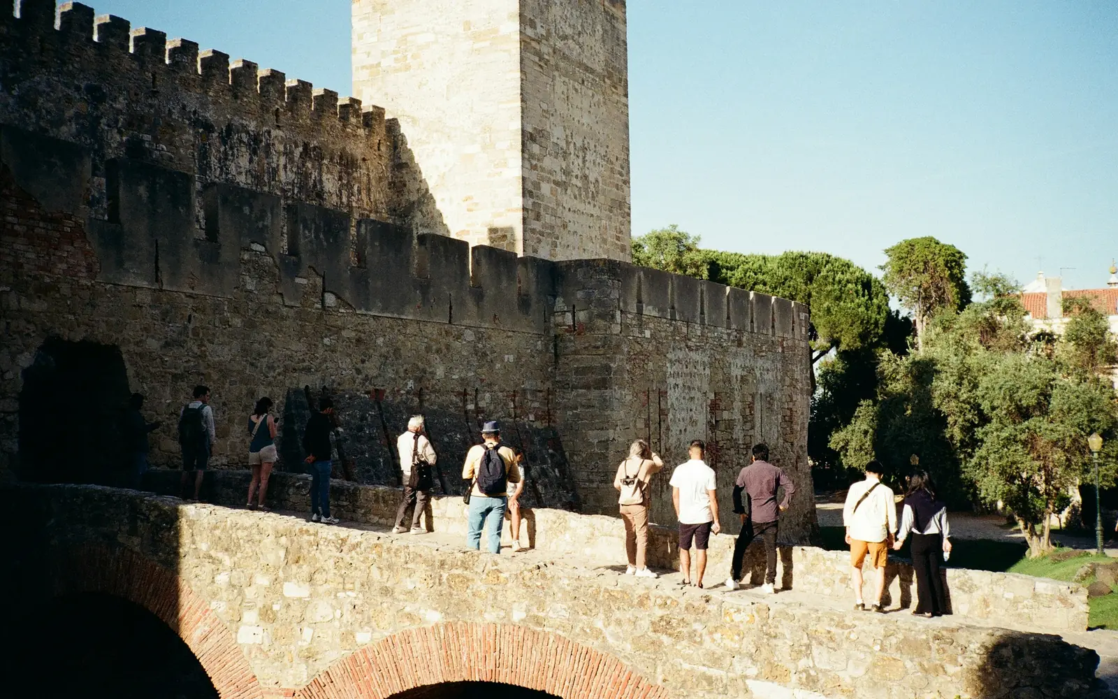 Visitors walking the ramparts of Castelo de São Jorge